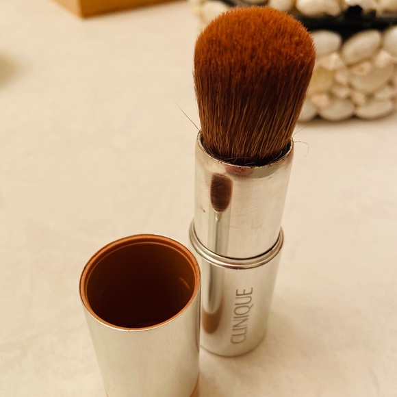 Clinique Quick Blush in Hurry Honey - Picture 4 of 7